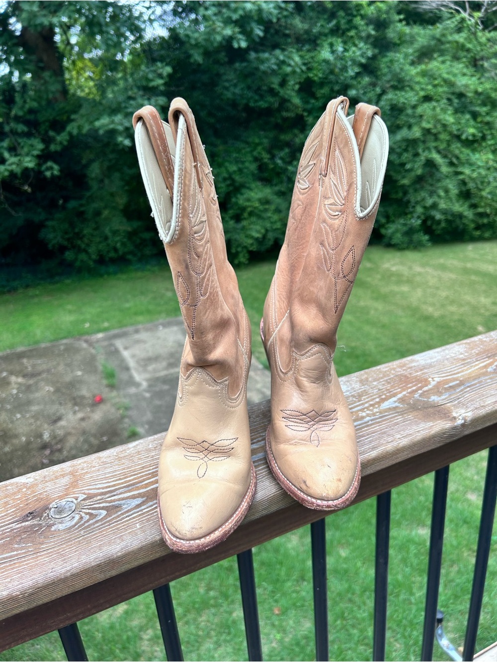 Vintage Acme USA Tan Two Tone Leather Western Cowboy Boots Women’s 7M - Picture 2 of 8